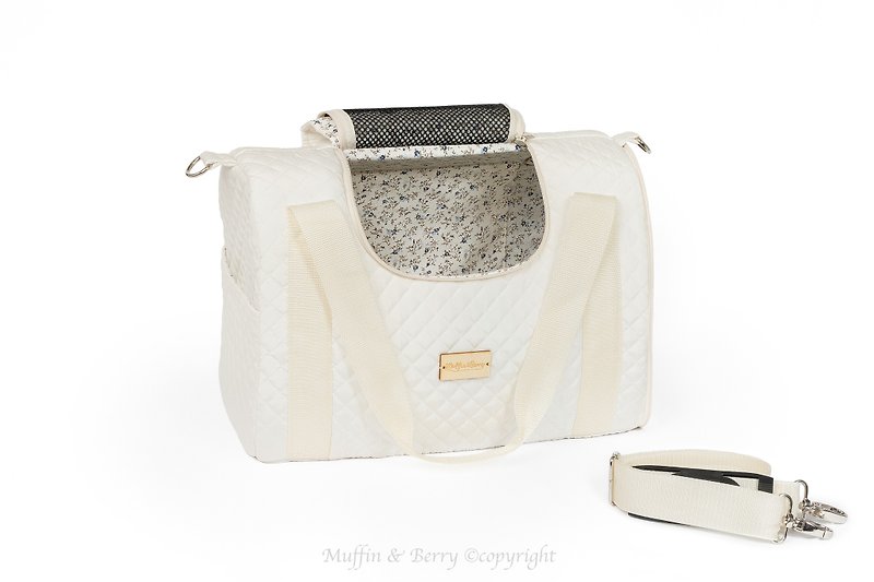 Dog or cat carrier with waterproof bottom SOPHIE in off-white color - 寵物袋/外出包 - 棉．麻 白色