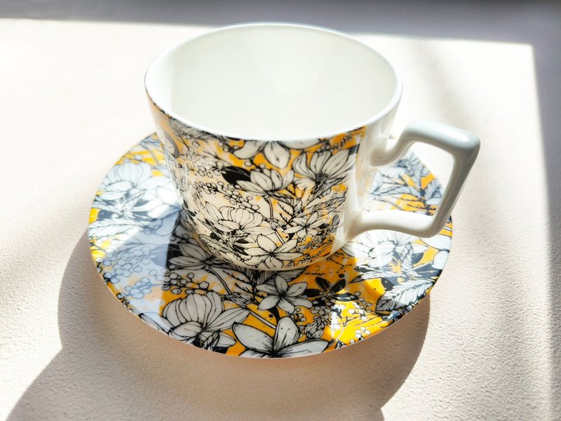 Romantic flower shadow bone china coffee cup and saucer set yellow English brunch tea cup birthday gift housewarming gift - แก้วมัค/แก้วกาแฟ - เครื่องลายคราม สีเหลือง