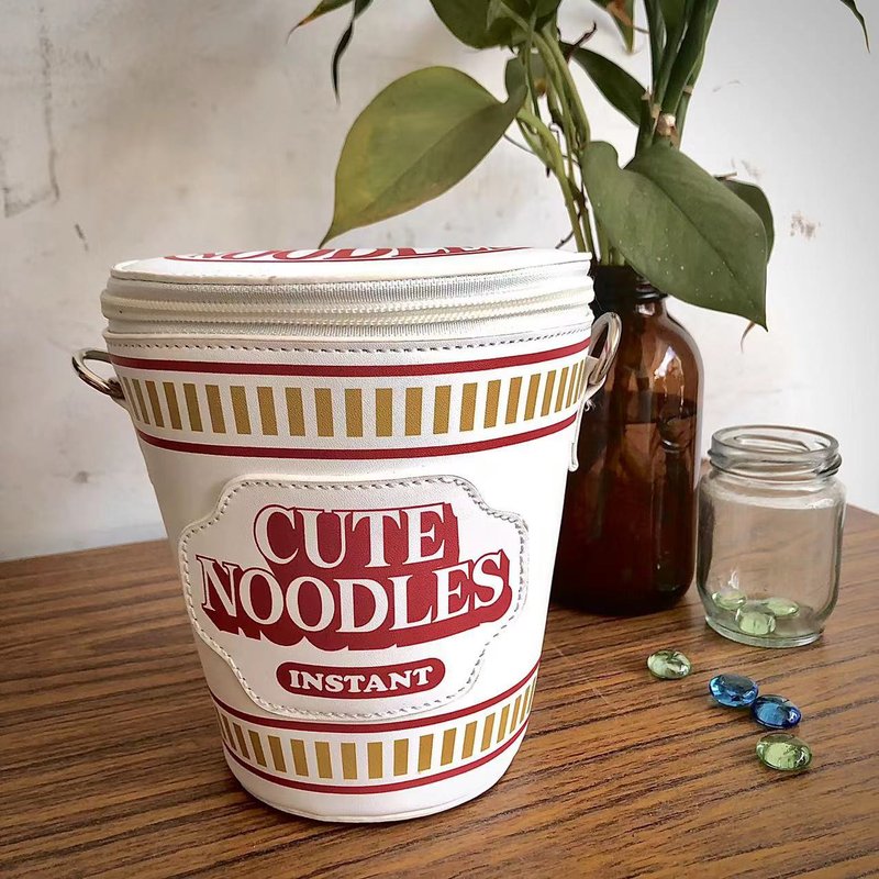 Cup Noodles Instant Noodles Shaped Childlike Crossbody Bag/Side Bag - Cool Le Village - กระเป๋าแมสเซนเจอร์ - หนังเทียม ขาว