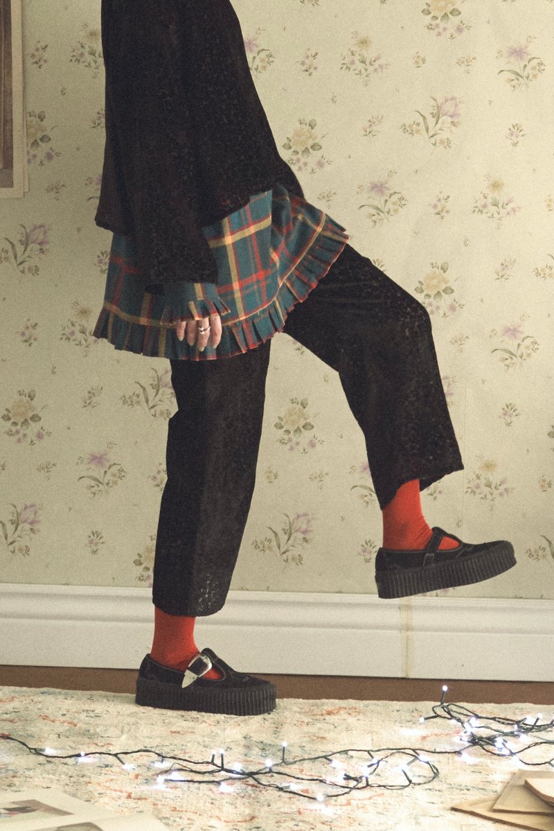 黑絨布透膚小花直筒褲 - 女裝闊腳褲/長褲 - 其他材質 黑色