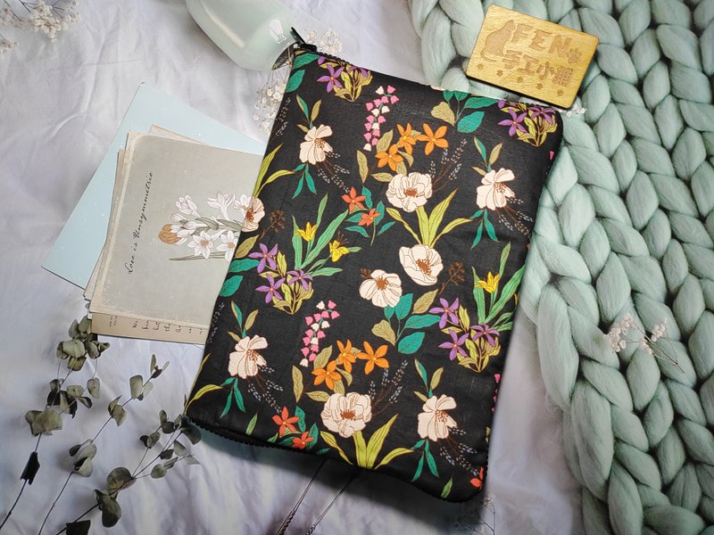 Korean fabric super soft secret garden style zipper book jacket-handmade zipper style cloth book jacket A5/25K pre-order - Book Covers - Cotton & Hemp 