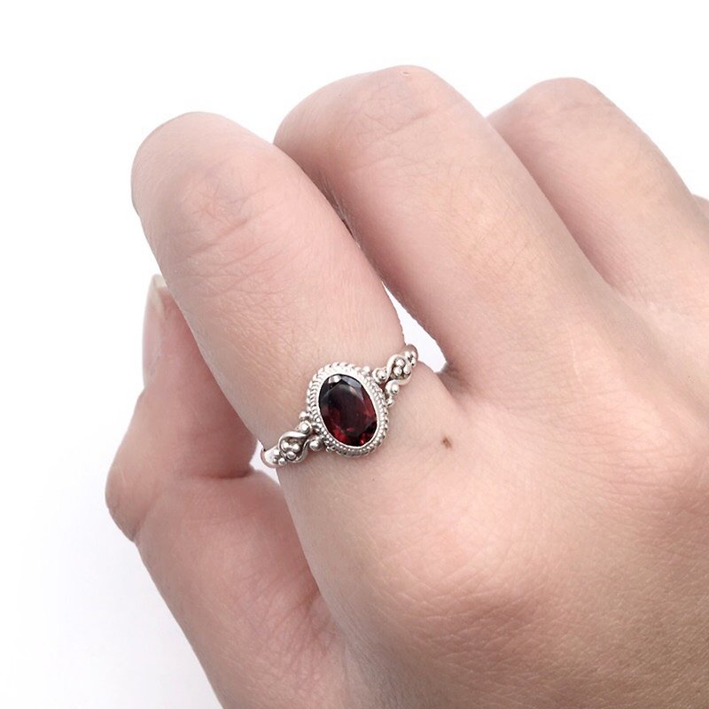 石榴石925純銀雅緻設計戒指 尼泊爾手工鑲嵌製作 - 戒指 - 寶石 紅色