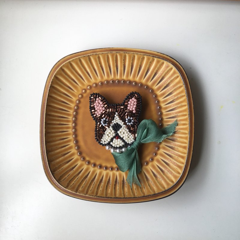 Tearoom I  Miss Bulldog embroidery brooch - Brooches - Pearl Green