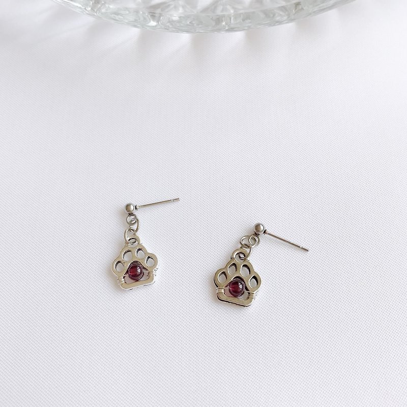 Sole. Stone natural stone earrings drape-allergic Stainless Steel spiral Clip-On ear acupuncture - ต่างหู - คริสตัล สีแดง