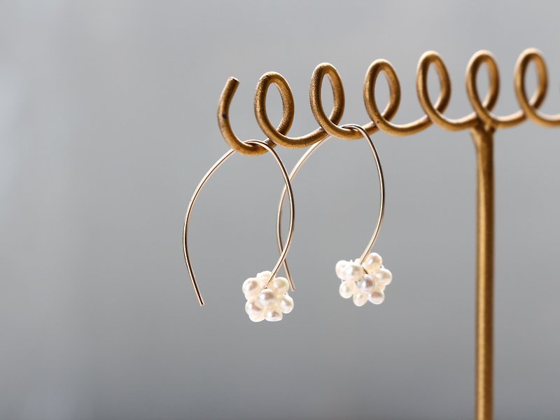 14kgf-minimalist marquis pearl pierced earrings - 耳環/耳夾 - 寶石 白色