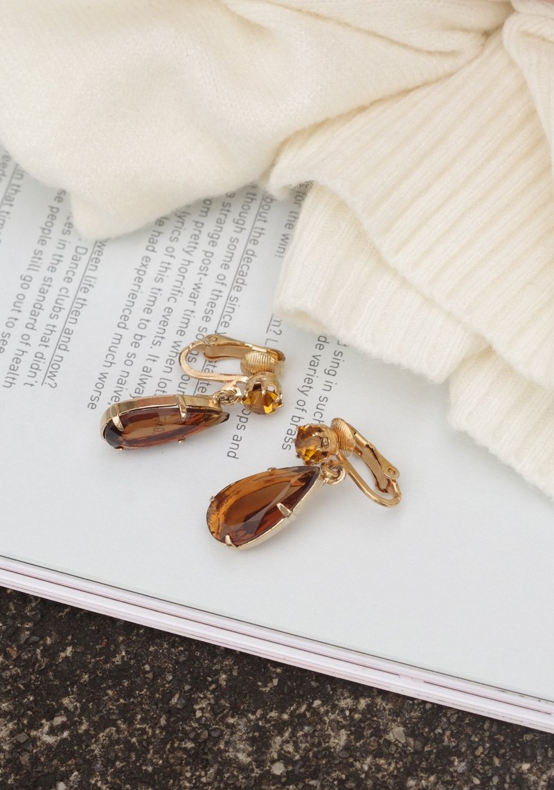 Vintage gold tone brown rhinestones clip earrings C261 - ต่างหู - โลหะ สีทอง