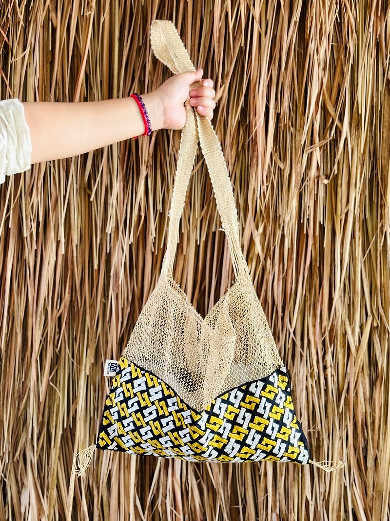 Hand embroidered rattan crossbody bag shoulder bag side bag handbag crossbody bag - กระเป๋าแมสเซนเจอร์ - วัสดุอื่นๆ สีเหลือง