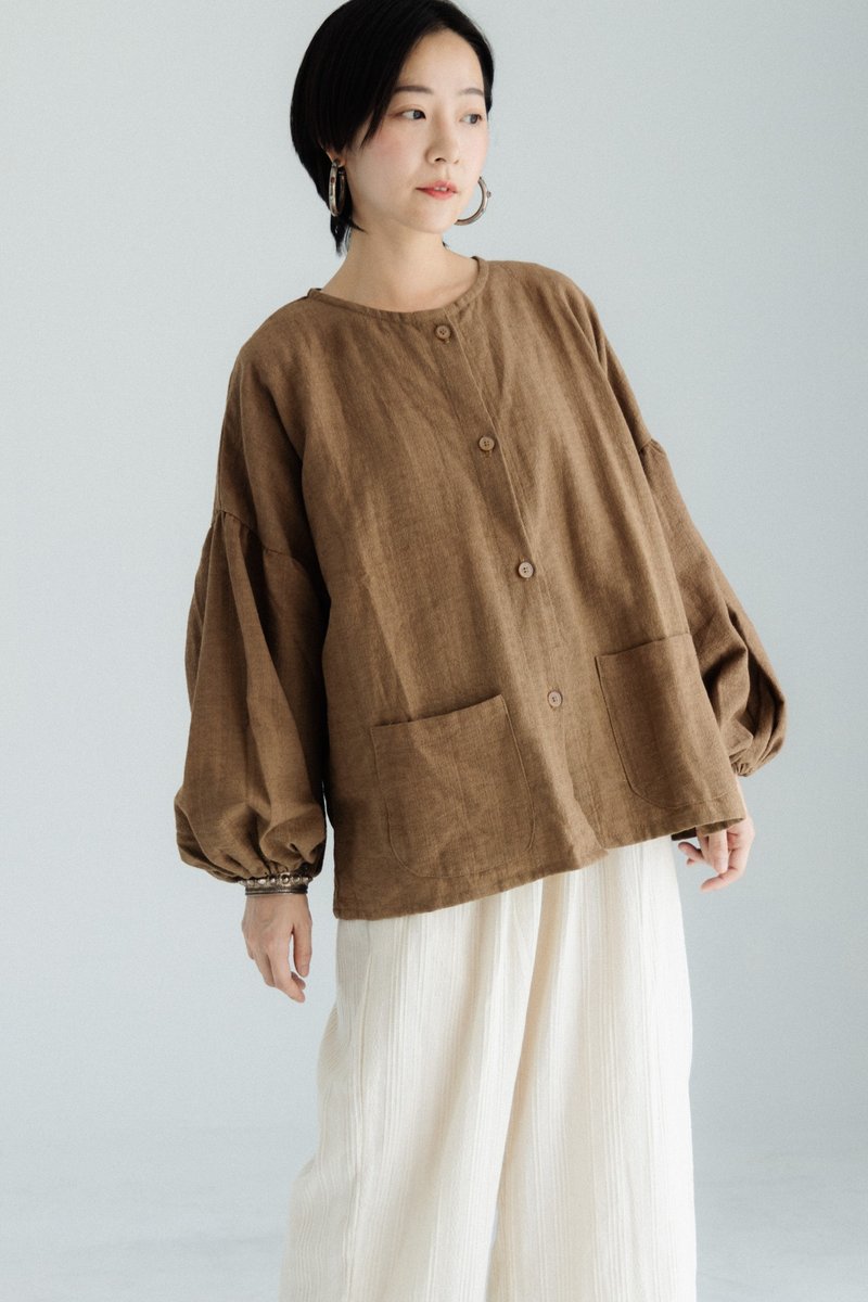 Round neck buttoned jacket_brown - เสื้อแจ็คเก็ต - ผ้าฝ้าย/ผ้าลินิน สีนำ้ตาล