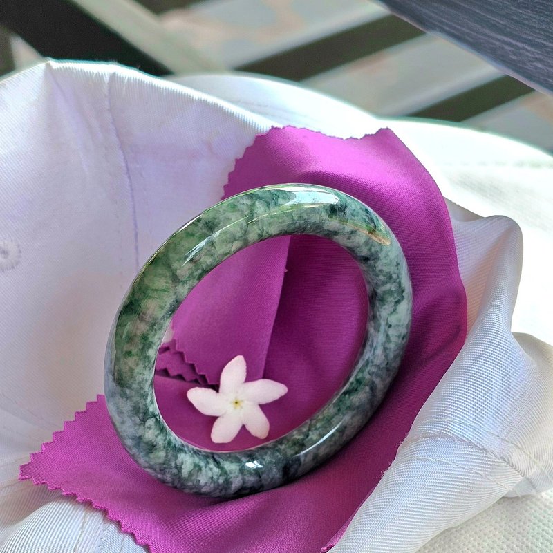 Natural jade bracelet, Burmese jade bracelet, light green with green dots, natural donut shape, size 55.6 mm. - 手鍊/手環 - 玉石 綠色
