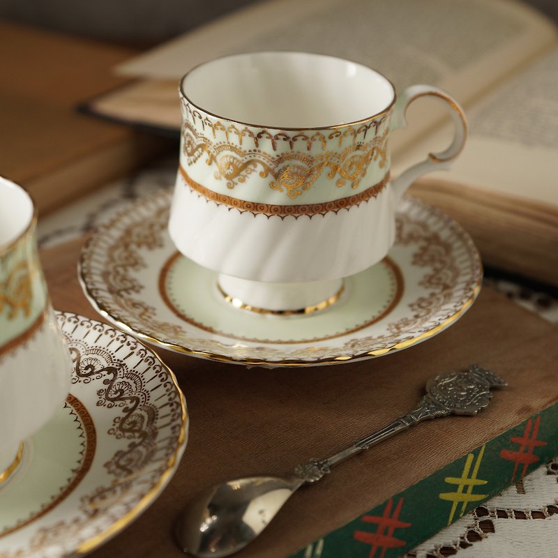 Vintage English fine bone china teacups and saucers made by Elizabethan - Teapots & Teacups - Porcelain Green