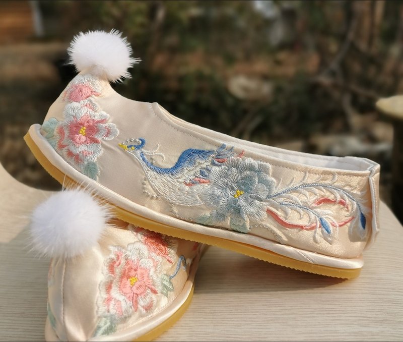 Yunxiang Handmade Customized White Satin Bow Shoes without Pearl Pompoms - Other - Other Materials White