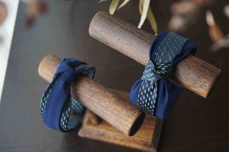 古董領帶改製手工髮箍-海洋深藍-扭結款-耶誕禮物 - 髮箍/髮帶 - 聚酯纖維 藍色