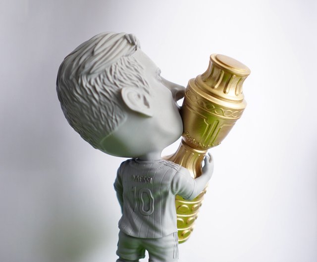 【超貴重・国内正規品・新品タグ付き】リオネル・メッシ ブラジルW杯 決勝モデル PHOTO】唯一獲得できていないW杯優勝へ気合十分！リオネル