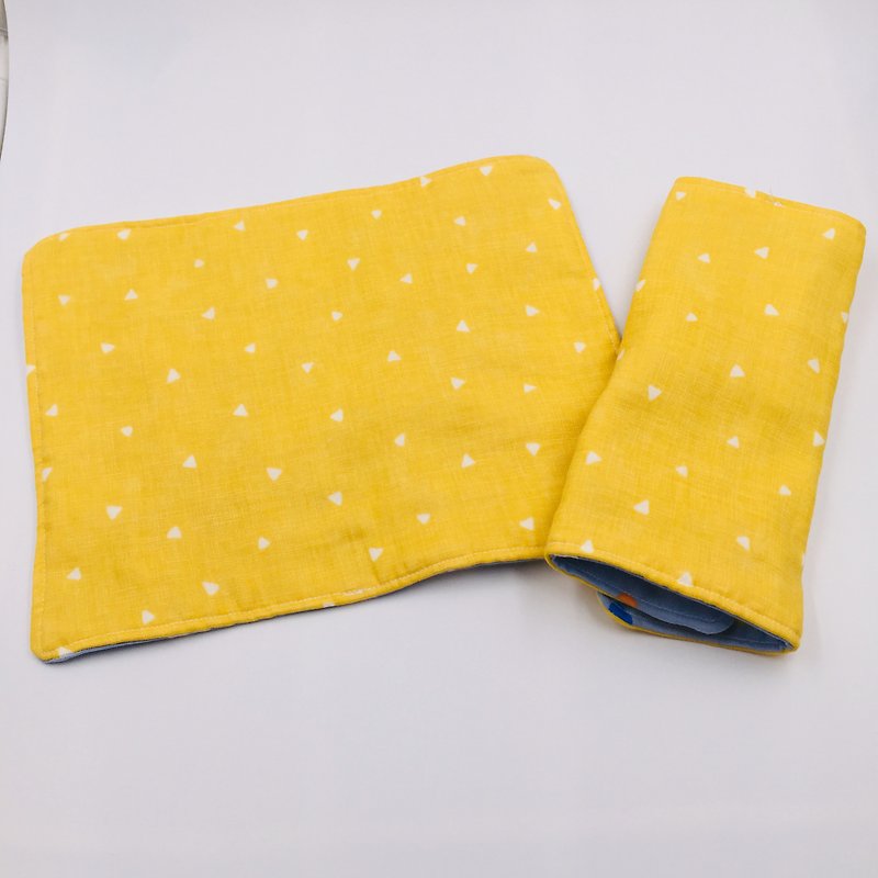 Yellow-bottomed triangle strap saliva towel six-fold yarn saliva towel full moon gift - ผ้ากันเปื้อน - ผ้าฝ้าย/ผ้าลินิน สีเหลือง