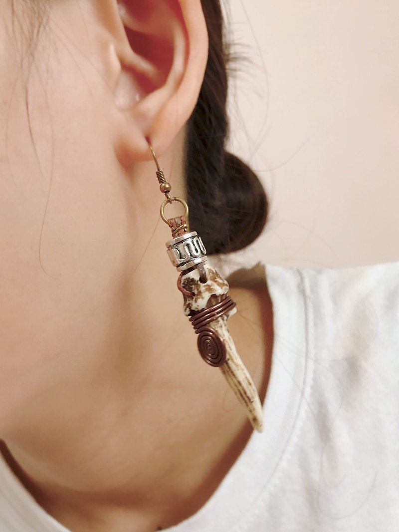 Okie Dokie is so good ㄦ Xiaoqiang horn single earrings Aboriginal personalization - ต่างหู - วัสดุอื่นๆ สีทอง