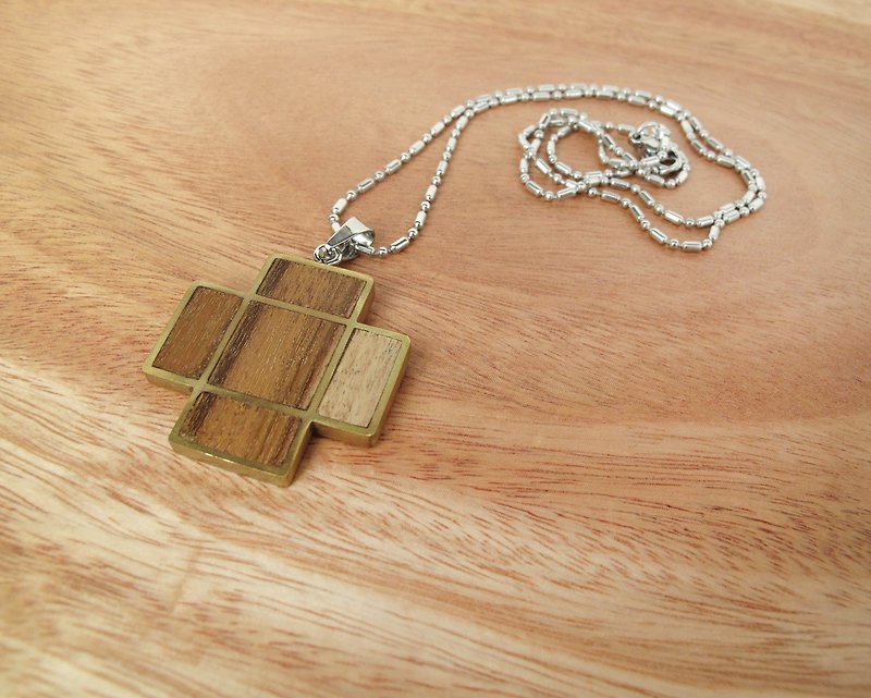 Lucky Cross / Brass Inlaid Log Necklace / Paraguay Rosewood - Necklaces - Copper & Brass Orange