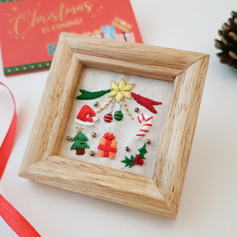 クリスマス飾りのミニ刺繍フレーム　壁飾り　オーナメント - 相框/畫框 - 木頭 紅色