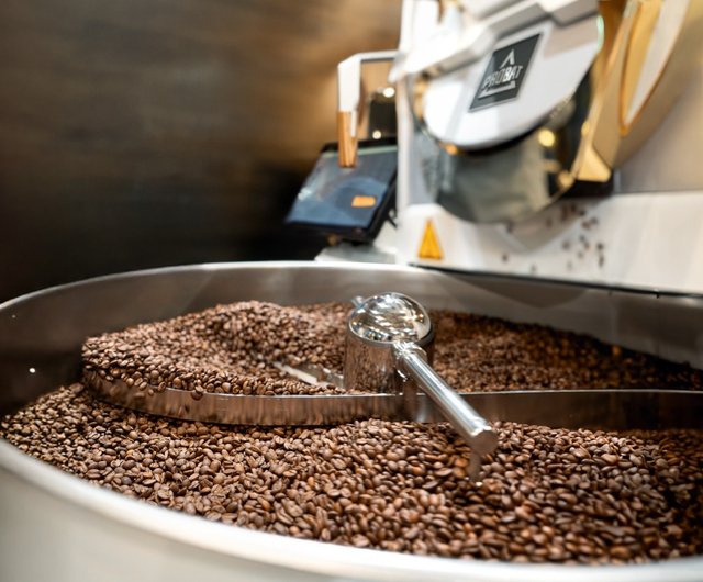 レアなUCCジャマイカ農園、本物生豆珈琲30キロ入れ木樽、素敵な珈琲専用テーブル レアなUCCジャマイカ農園、本物生豆珈琲30キロ入れ木樽、素敵な珈琲