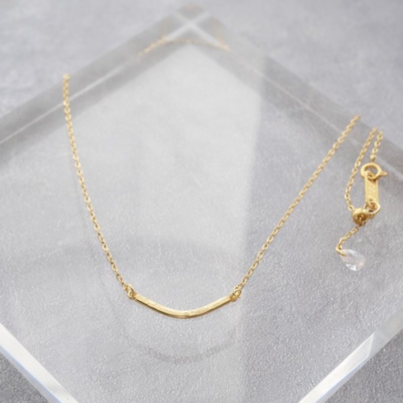 Metal allergy-friendly 〇 Surgical stainless Stainless Steel 〇 Smile necklace with cute back style (gold) Adjustable length Crescent moon - สร้อยคอ - โลหะ 