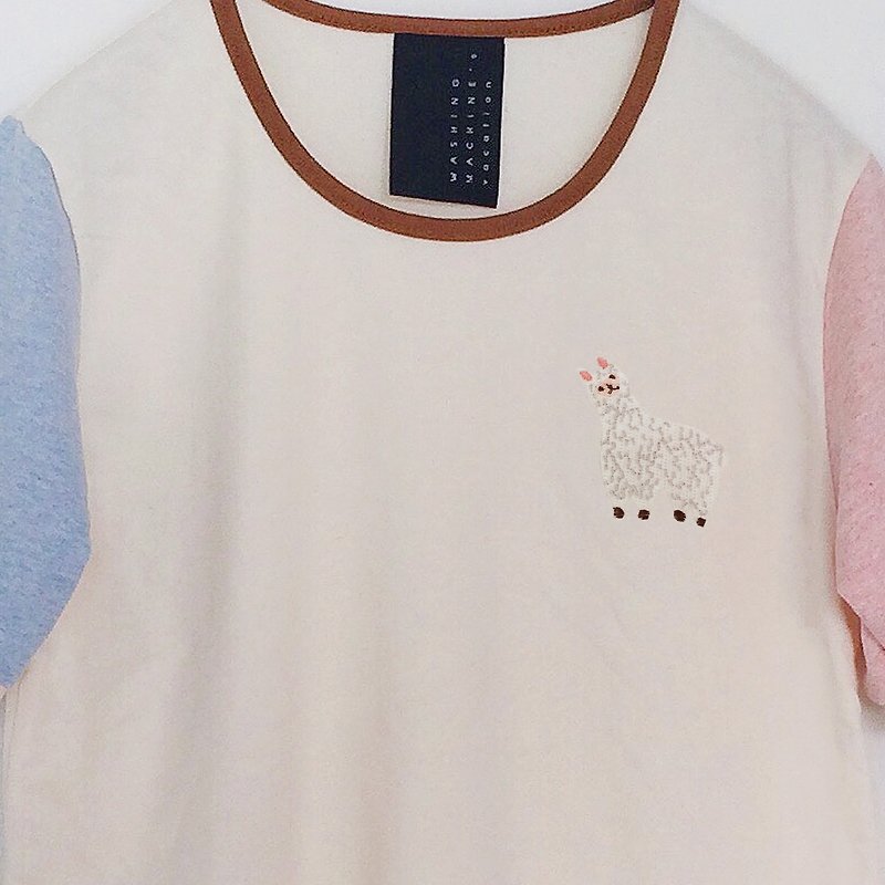 Alpaca embroidery short sleeve Top-pastel - เสื้อยืดผู้หญิง - ผ้าฝ้าย/ผ้าลินิน หลากหลายสี
