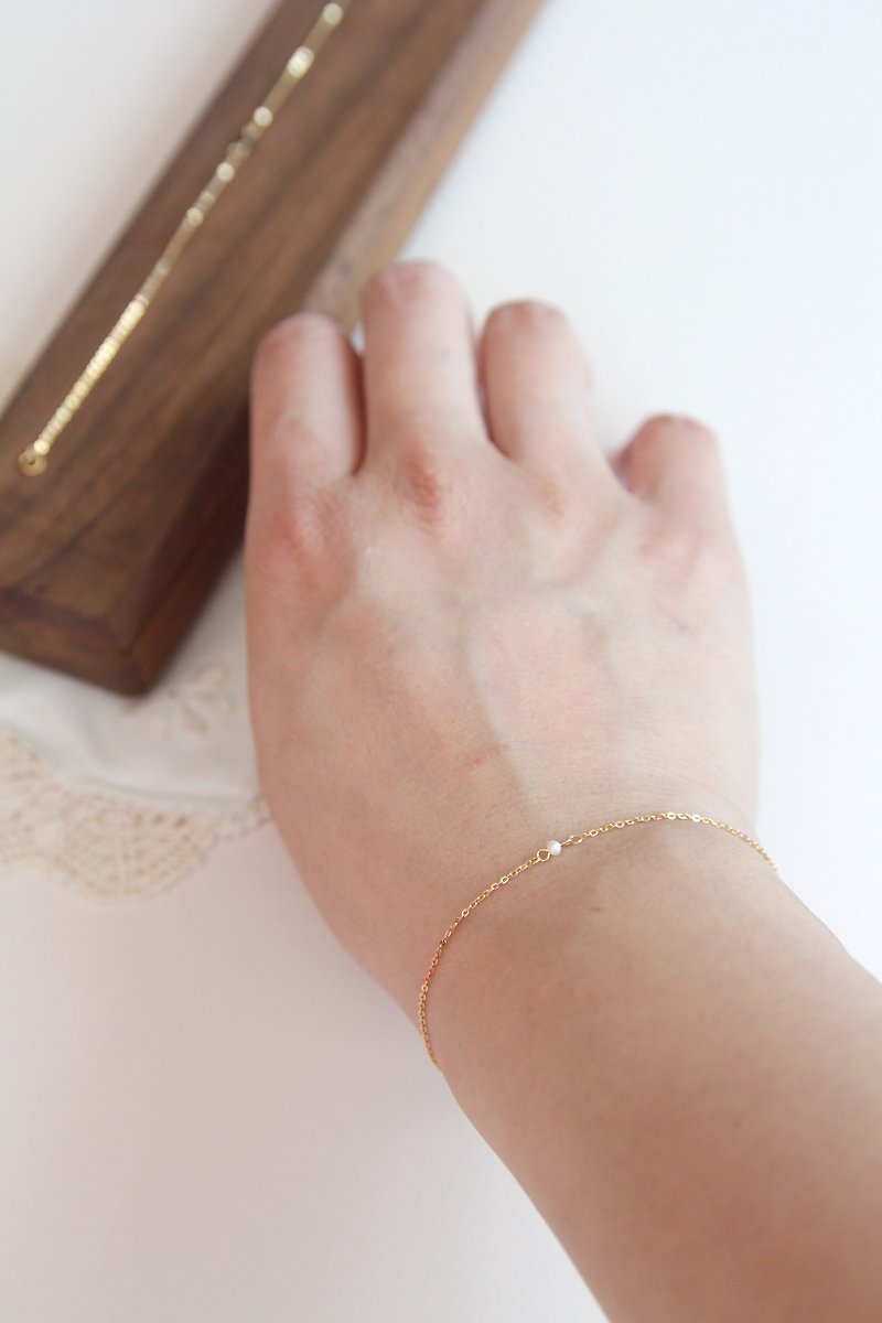 18k gold necklaces , pearl necklaces , bracelets , pearl bracelets , Jewellery - สร้อยข้อมือ - เครื่องประดับ สีทอง