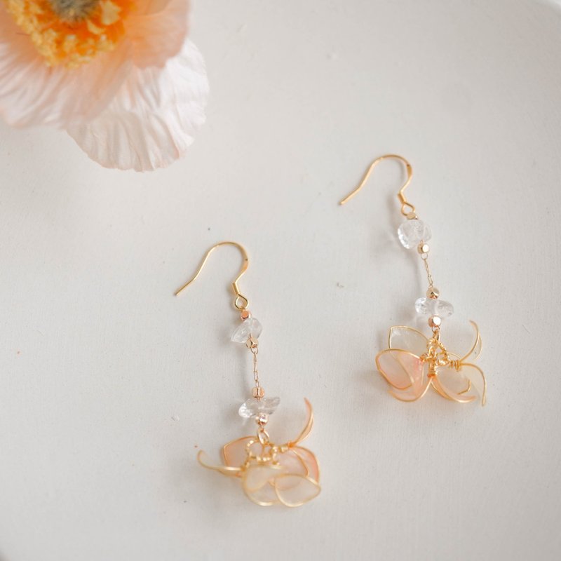 【Flower temperature】White crystal flower butterfly. White crystal. Earrings/ Clip-On - ต่างหู - โลหะ สีส้ม