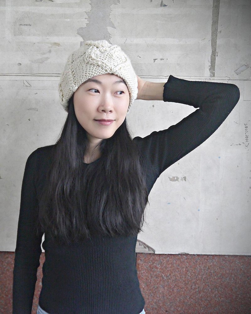 Handmade knitted fur hat~ Sweet love reflex hat (beige) - Hats & Caps - Wool White