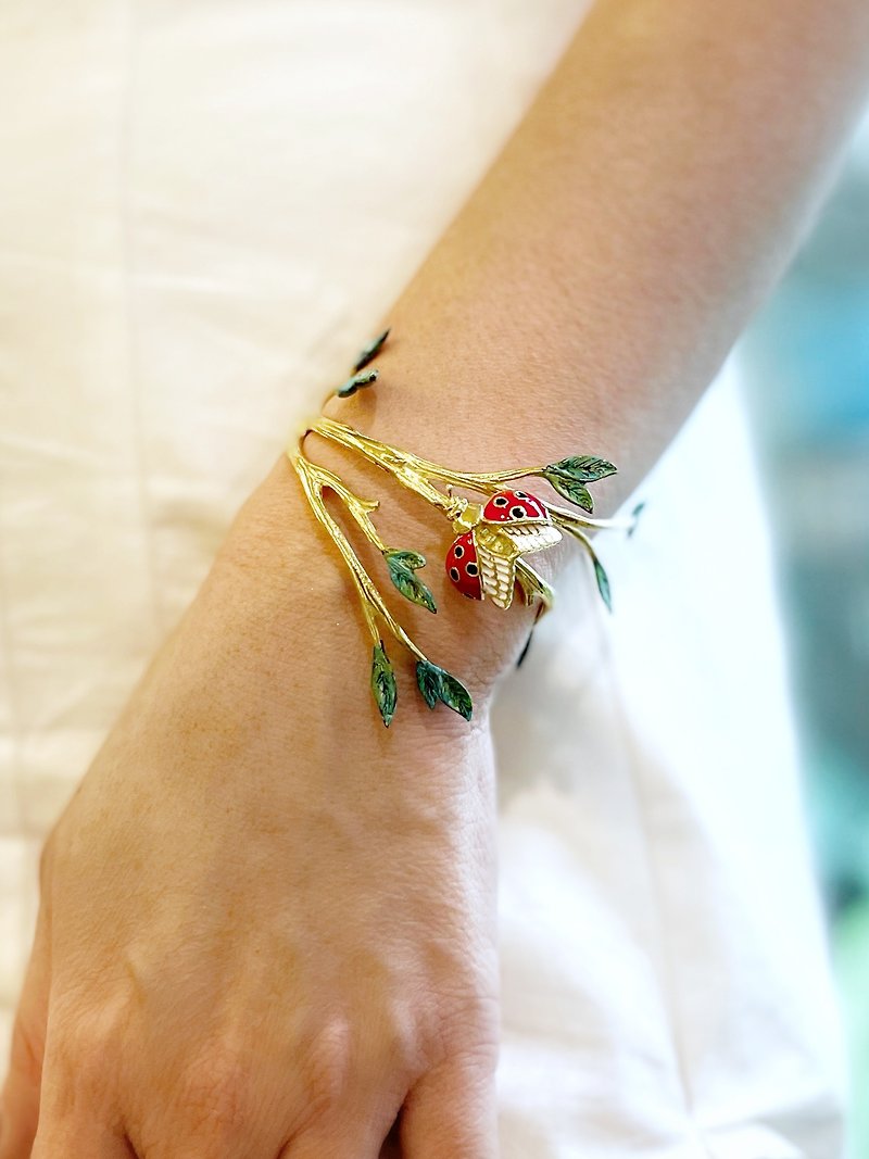 Enamel Ladybug on Branch Patina Leaves Bangle in Brass. - Bracelets - Other Metals 