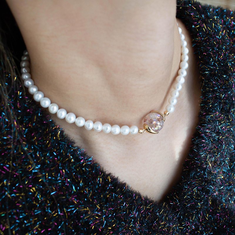 Glam Snowball Pearl Necklace - สร้อยคอ - แก้ว ขาว