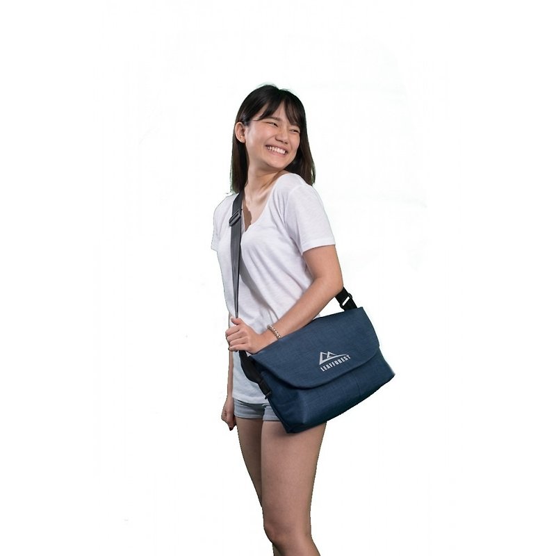 กระเป๋าสะพาย Classic series LEAFFOREST สีน้ำเงิน - กระเป๋าแมสเซนเจอร์ - ผ้าฝ้าย/ผ้าลินิน สีน้ำเงิน
