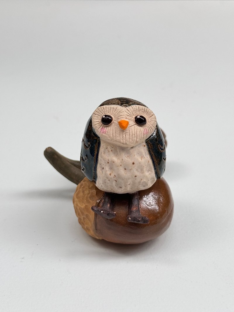 Sounds of the Forest - Owl Sitting on an Acorn 2 - ตุ๊กตา - ดินเผา สีนำ้ตาล
