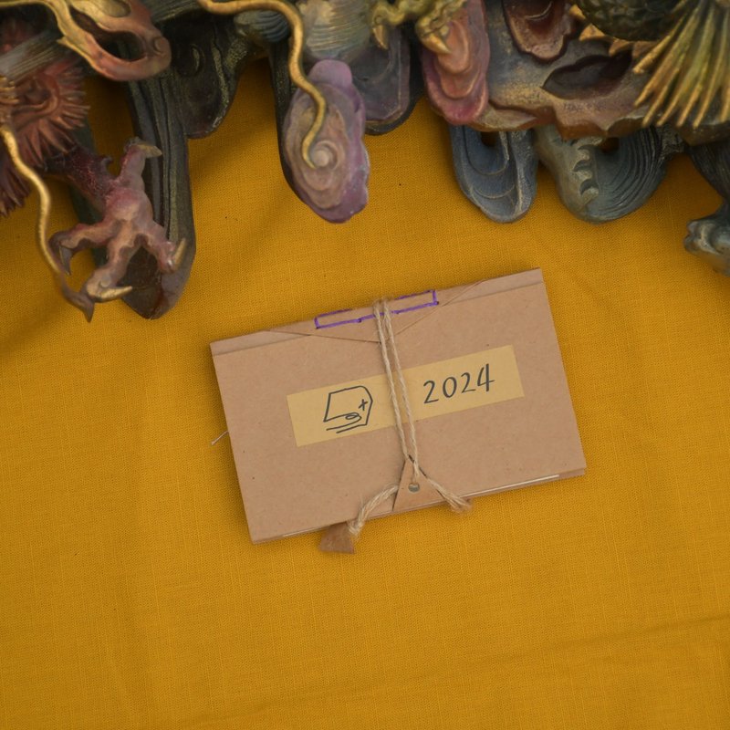 2024 small hanging desk calendar x portable booklet - ปฏิทิน - กระดาษ สีกากี