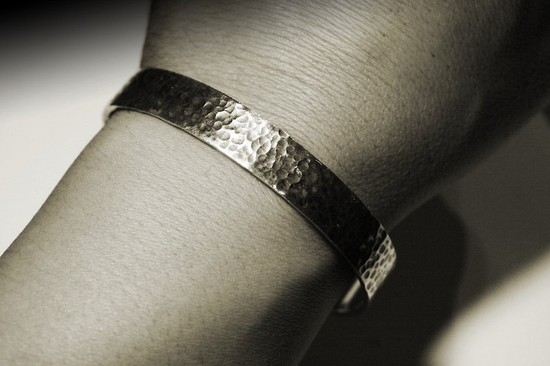 Knock round texture Silver bracelet - Bracelets - Other Metals Silver