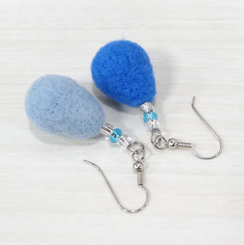 水滴羊毛氈耳環 (可加購換夾式耳環) - 耳環/耳夾 - 羊毛 藍色