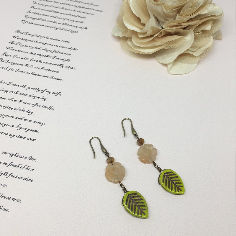 Flower and leaf earrings - Earrings & Clip-ons - Other Materials 