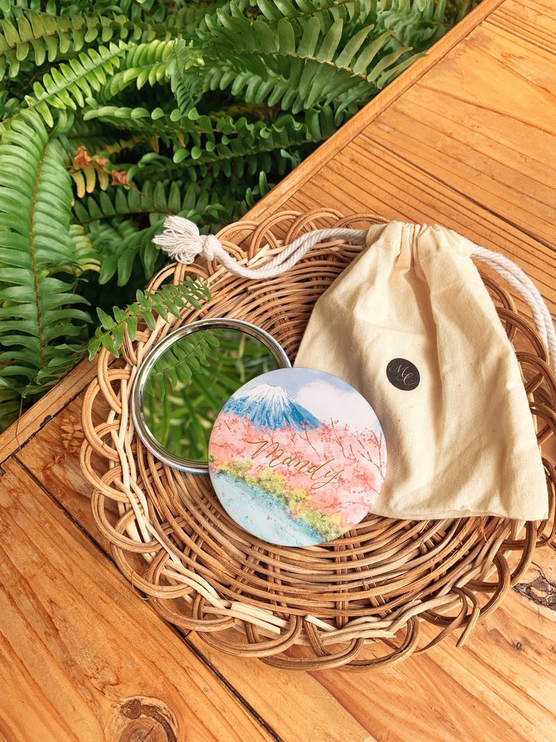 富士山櫻花 小圓鏡 連布袋套裝 隨身鏡 燙金刻名 Mstandforc - 彩妝刷具/鏡子/梳子 - 其他金屬 多色