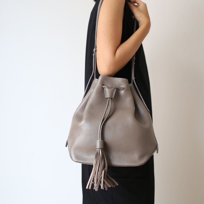 Leicester bucket bag /Grey - Messenger Bags & Sling Bags - Genuine Leather Gray