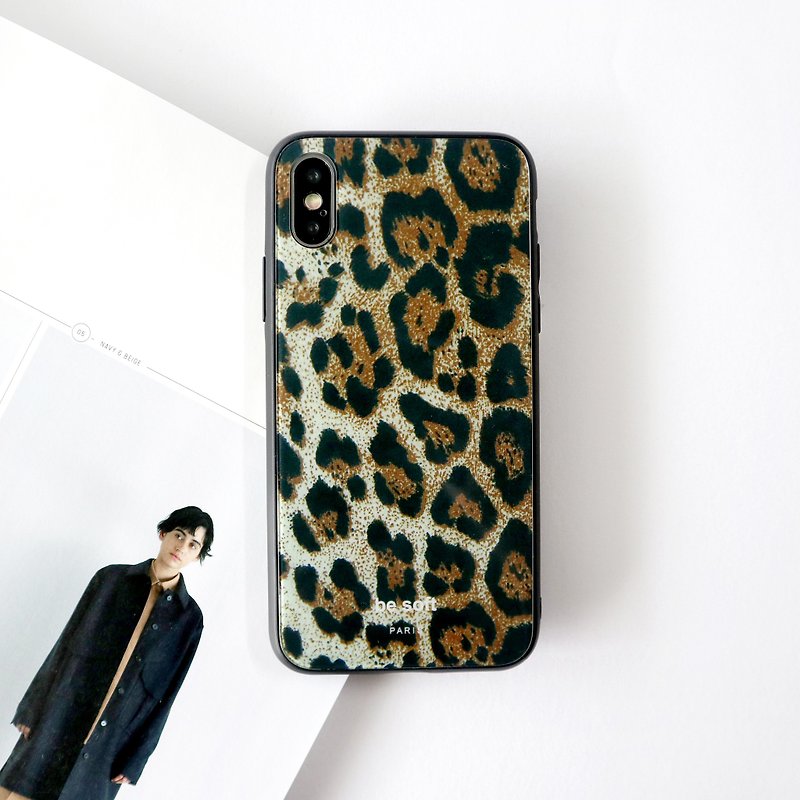 Retro Leopard Glass Phone Case - เคส/ซองมือถือ - พลาสติก สีนำ้ตาล