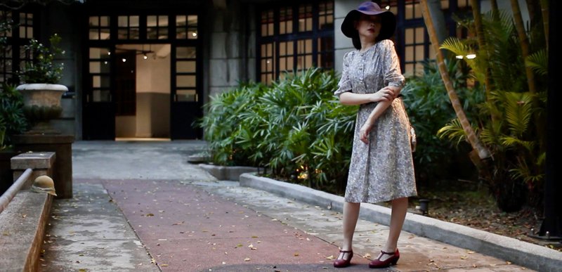 Vintage dress with elegant lines and flowers/brought back to VINTAGE from abroad - ชุดเดรส - เส้นใยสังเคราะห์ หลากหลายสี