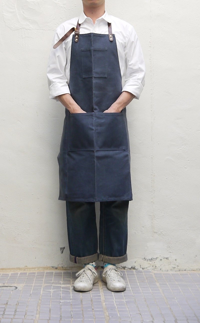 Hobert Wax canvas apron oil wax cloth leather shoulder strap apron — Indigo - ผ้ากันเปื้อน - หนังแท้ 
