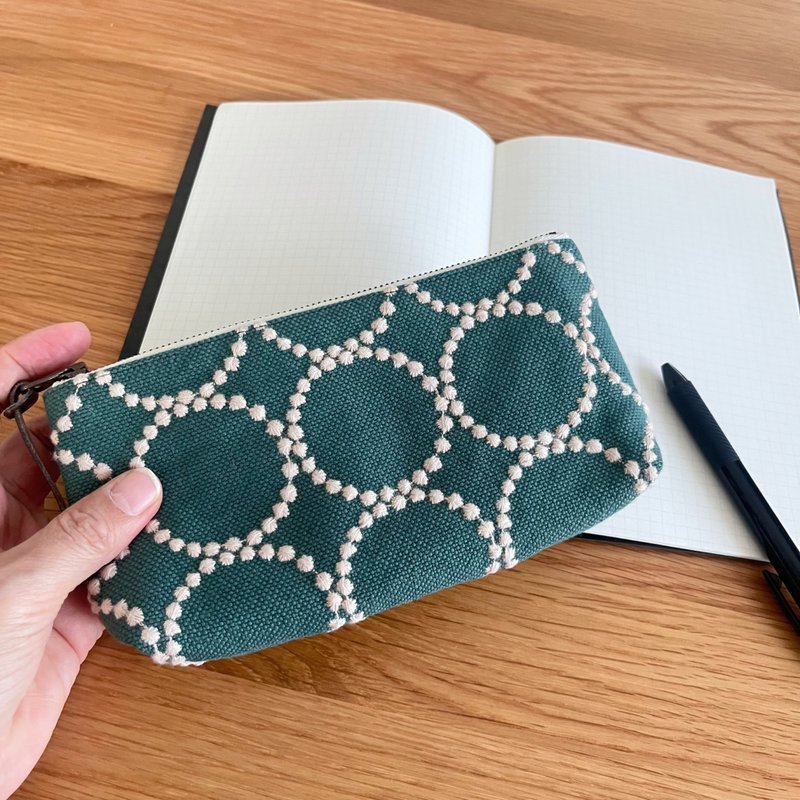 mina perhonen tambourine 化妝包 筆袋 圓形圖案 綠色 - 化妝包/收納袋 - 棉．麻 綠色