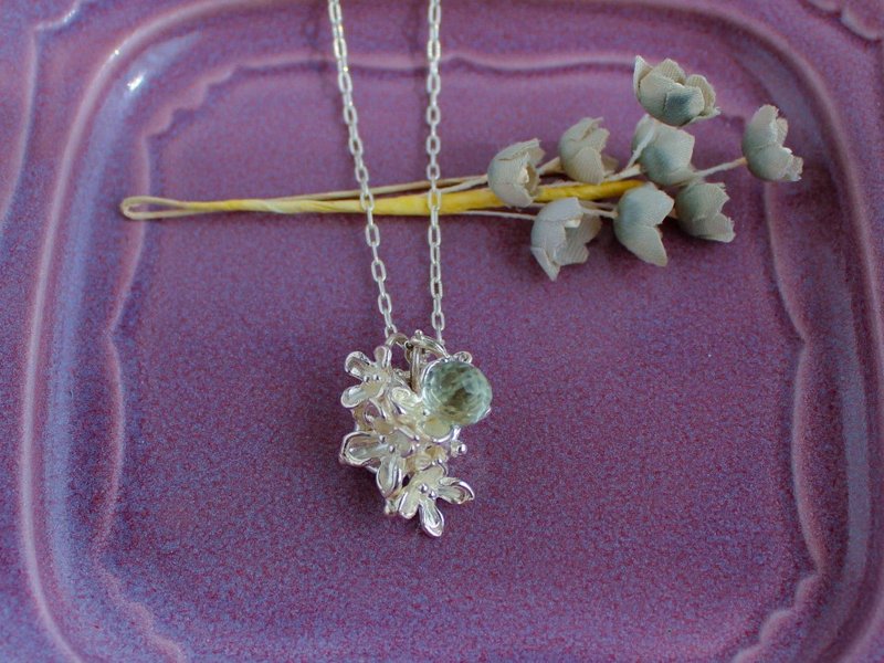 天然石付き　銀木犀のネックレス - 項鍊 - 寶石 銀色