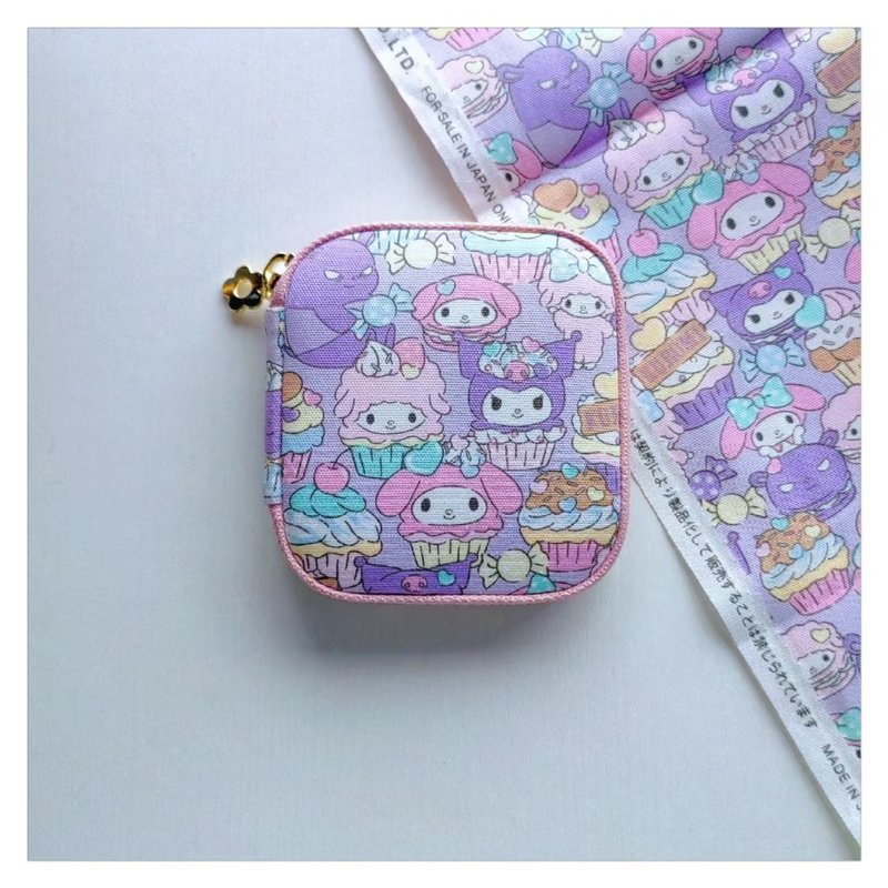 Japanese Sanrio copyrighted fabric | My Melody & Kuromi handmade fabric coin purse small card holder - กระเป๋าสตางค์ - ผ้าฝ้าย/ผ้าลินิน 