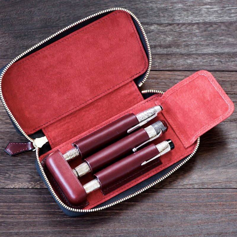 Round zipper fountain pen case with 3 pen holders - กล่องดินสอ/ถุงดินสอ - หนังแท้ สีแดง