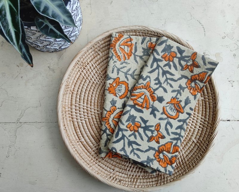 Wood-printed square scarf│Marigold│ - ผ้าเช็ดหน้า - ผ้าฝ้าย/ผ้าลินิน 