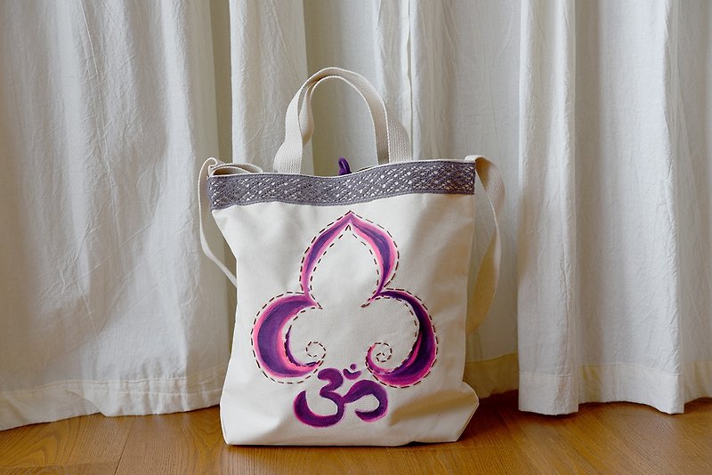 Yoga OM exclusive hand-painted embroidered side backpack handbag yoga bag - กระเป๋าถือ - ผ้าฝ้าย/ผ้าลินิน ขาว