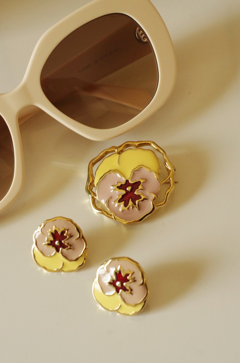 老又好古董珠寶 AVON三色琺瑯堇花別針 針式耳環 套組S46 - 耳環/耳夾/耳骨夾 - 其他金屬 金色