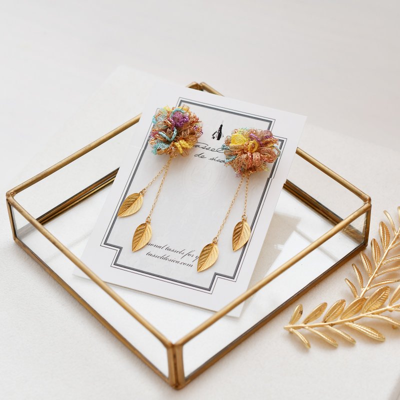 Earrings with discolored flowers and leaves - ต่างหู - งานปัก สีทอง