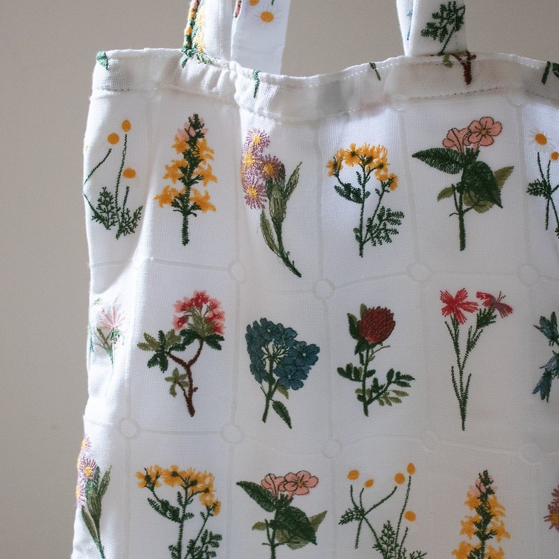 花図鑑刺繍トートバッグ | Botanical daytote - トート・ハンドバッグ - コットン・麻 ホワイト