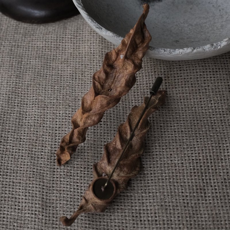 肖楠木落葉造型別針 - 胸針/心口針 - 木頭 咖啡色